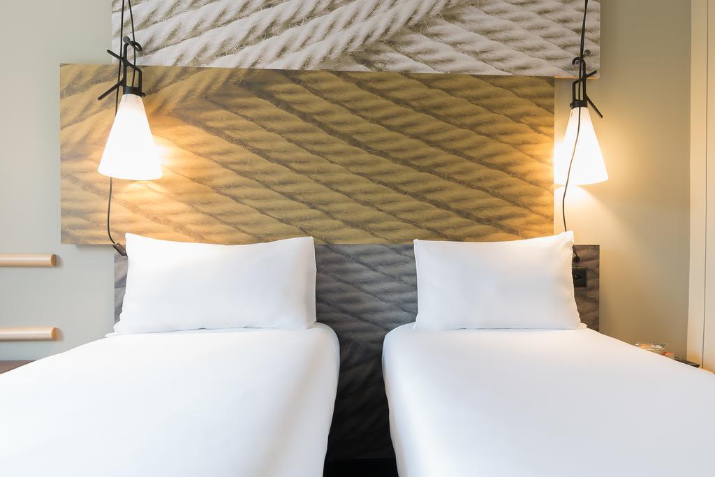 Ibis Geneve Aeroport 2*